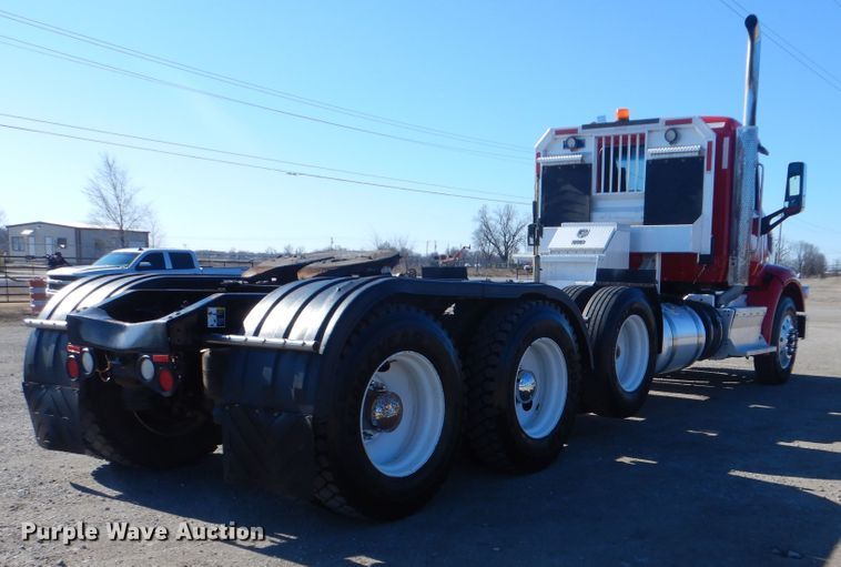 image for item GF9097 2015 Peterbilt 567 semi truck