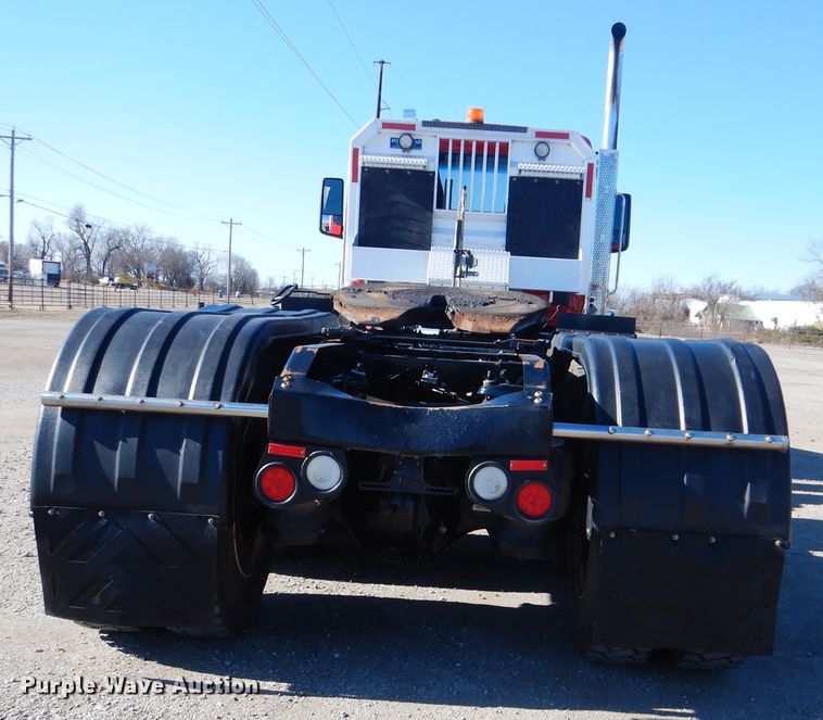 image for item GF9097 2015 Peterbilt 567 semi truck