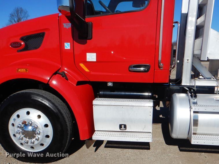 image for item GF9097 2015 Peterbilt 567 semi truck