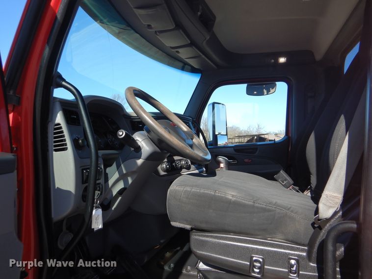 image for item GF9097 2015 Peterbilt 567 semi truck