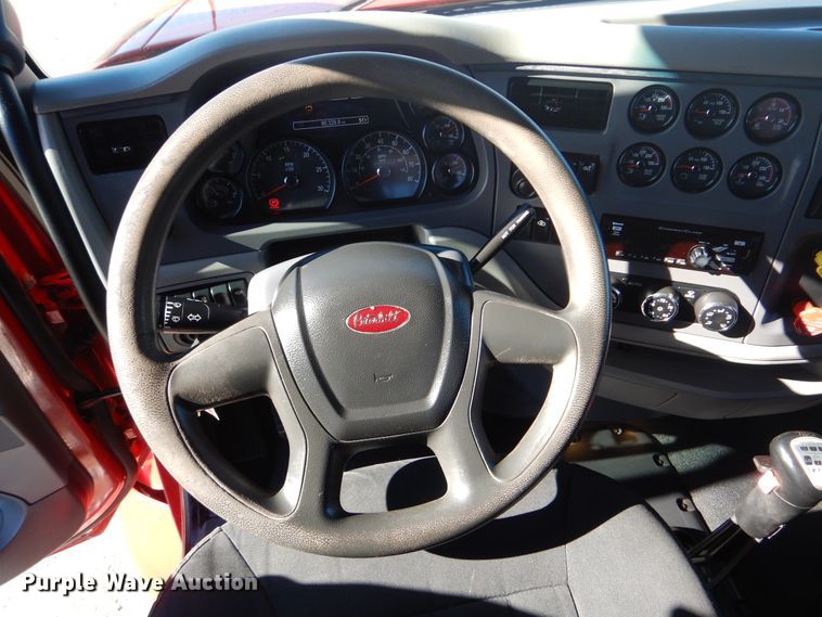 image for item GF9097 2015 Peterbilt 567 semi truck