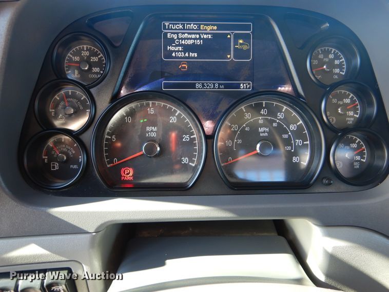 image for item GF9097 2015 Peterbilt 567 semi truck