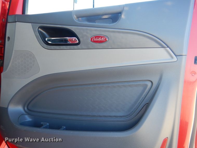 image for item GF9097 2015 Peterbilt 567 semi truck