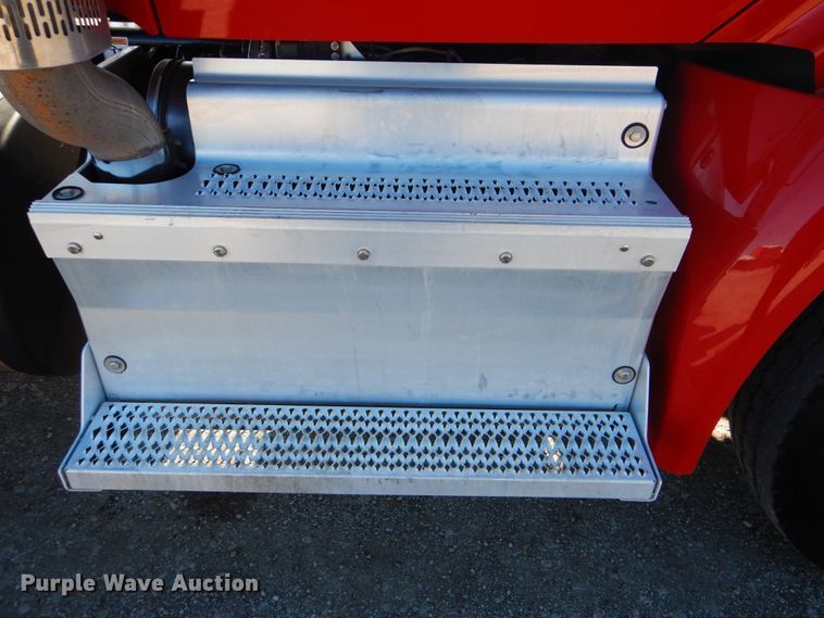 image for item GF9097 2015 Peterbilt 567 semi truck