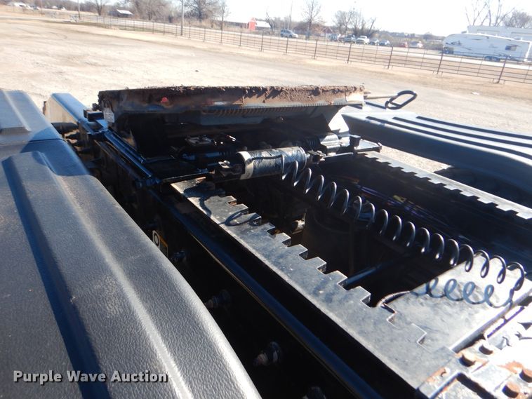 image for item GF9097 2015 Peterbilt 567 semi truck