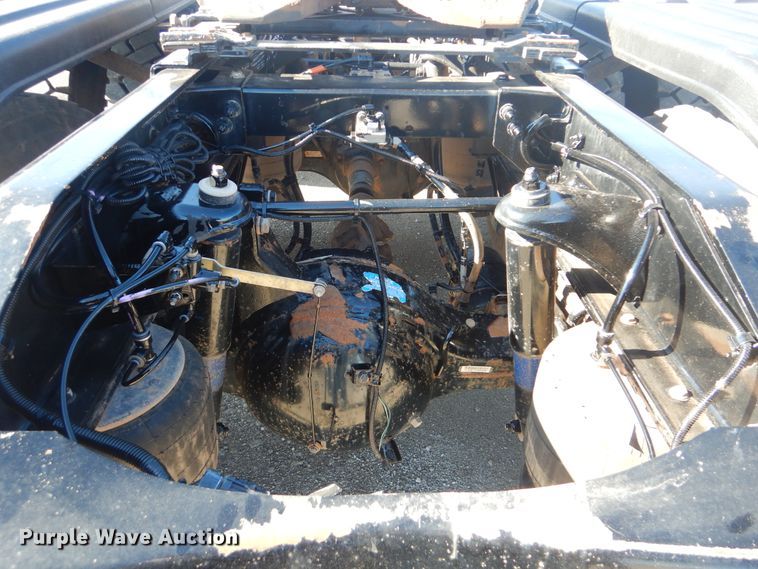 image for item GF9097 2015 Peterbilt 567 semi truck