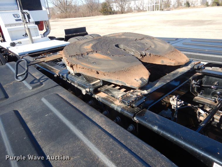 image for item GF9097 2015 Peterbilt 567 semi truck