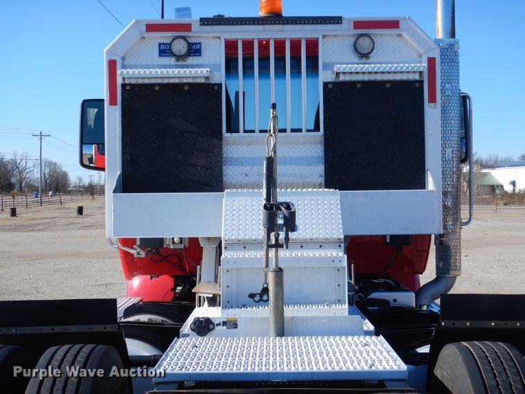 image for item GF9097 2015 Peterbilt 567 semi truck