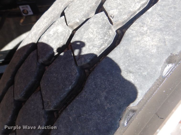 image for item GF9097 2015 Peterbilt 567 semi truck