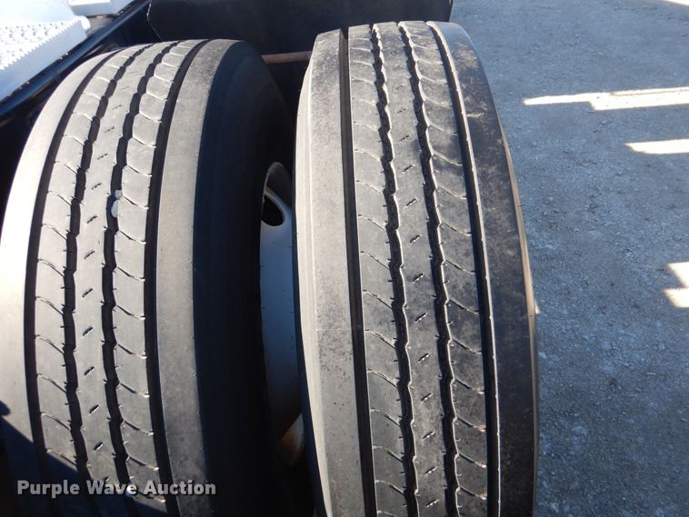 image for item GF9097 2015 Peterbilt 567 semi truck