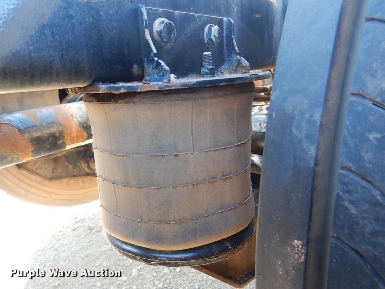 image for item GF9097 2015 Peterbilt 567 semi truck