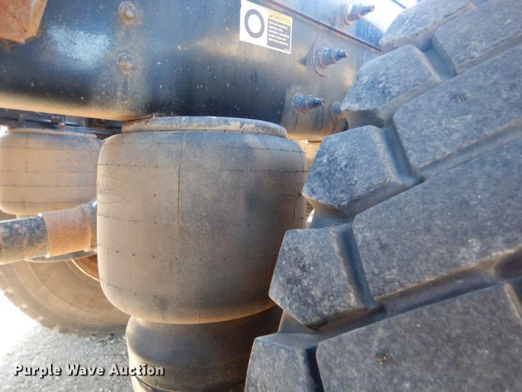 image for item GF9097 2015 Peterbilt 567 semi truck