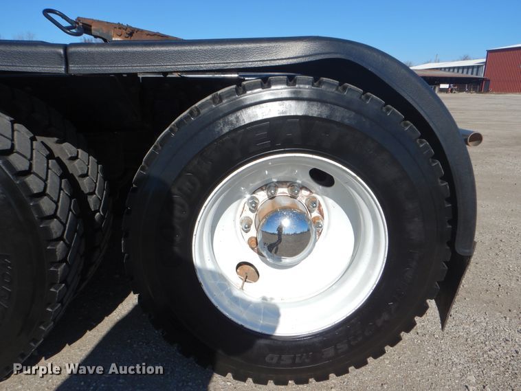 image for item GF9097 2015 Peterbilt 567 semi truck