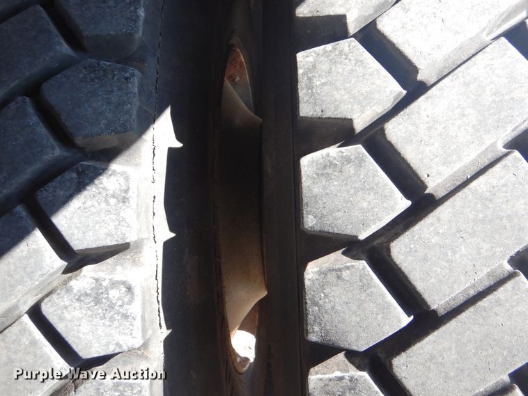 image for item GF9097 2015 Peterbilt 567 semi truck