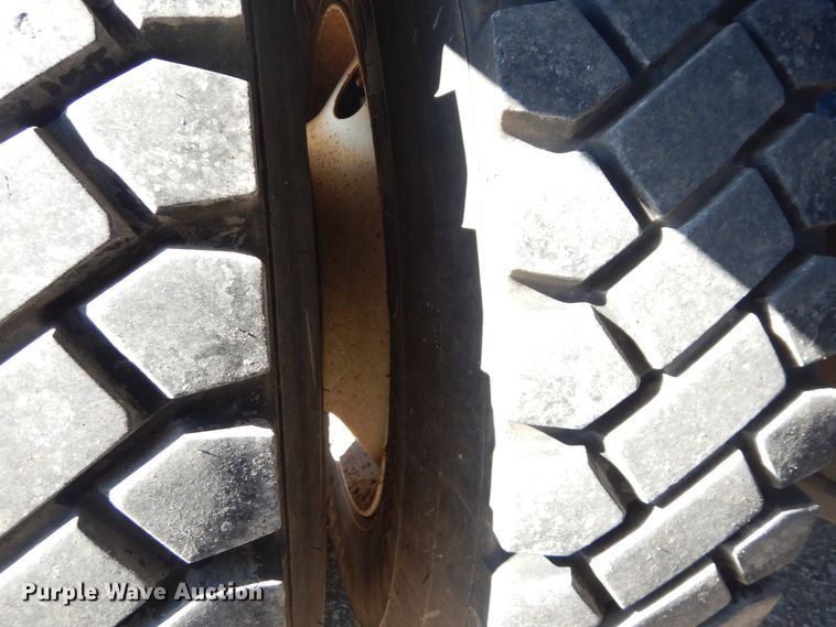 image for item GF9097 2015 Peterbilt 567 semi truck