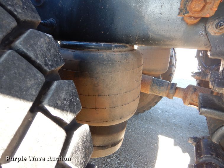 image for item GF9097 2015 Peterbilt 567 semi truck