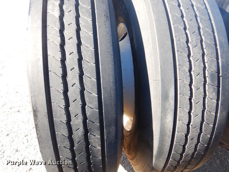 image for item GF9097 2015 Peterbilt 567 semi truck