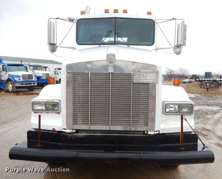 image for item GG9702 1999 Kenworth T800 semi truck