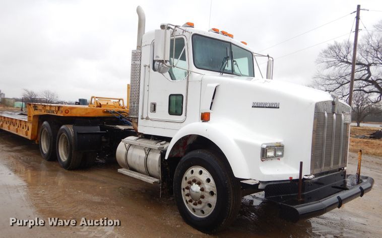 image for item GG9702 1999 Kenworth T800 semi truck