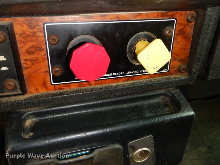 image for item GG9702 1999 Kenworth T800 semi truck