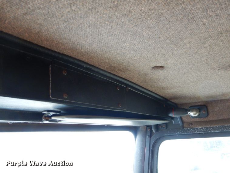 image for item GG9702 1999 Kenworth T800 semi truck