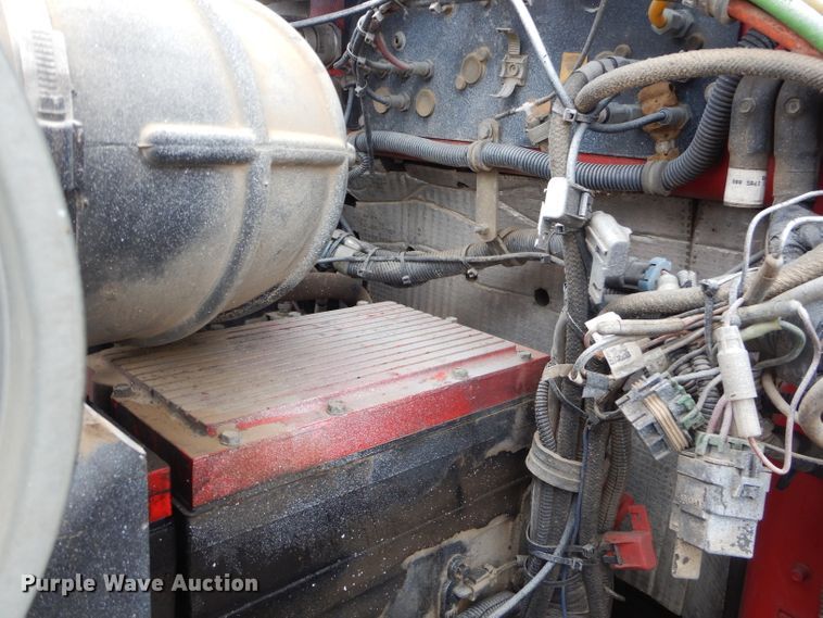 image for item GG9702 1999 Kenworth T800 semi truck