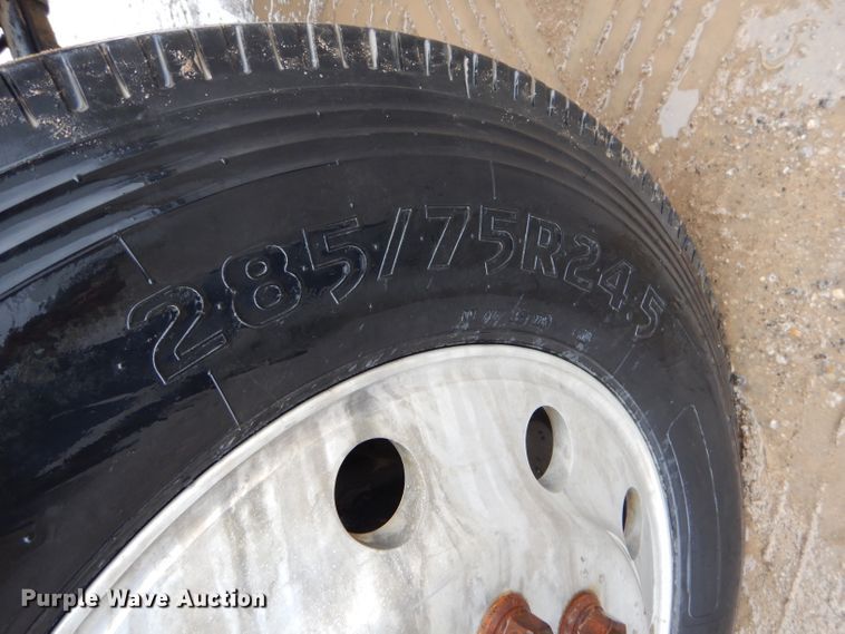 image for item GG9702 1999 Kenworth T800 semi truck