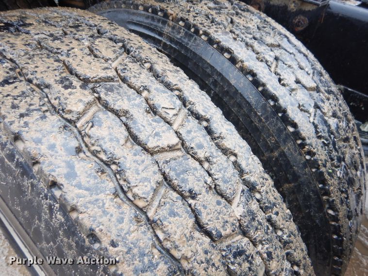 image for item GG9702 1999 Kenworth T800 semi truck