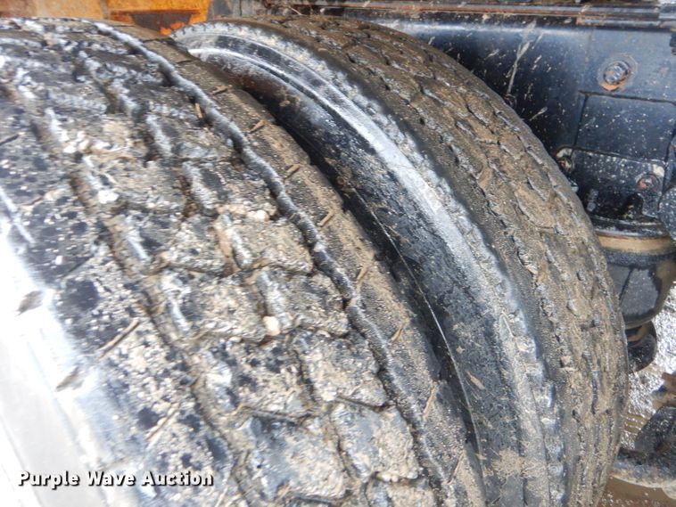 image for item GG9702 1999 Kenworth T800 semi truck