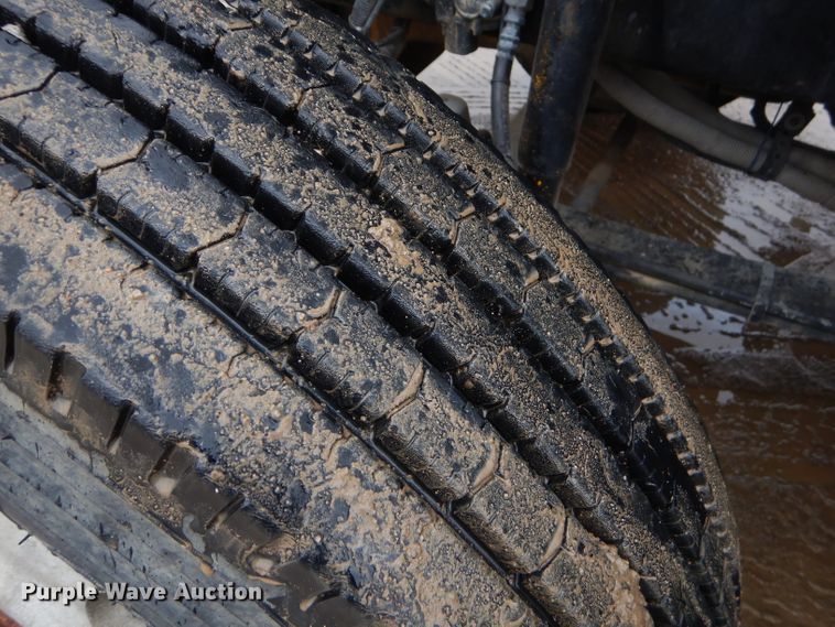 image for item GG9702 1999 Kenworth T800 semi truck