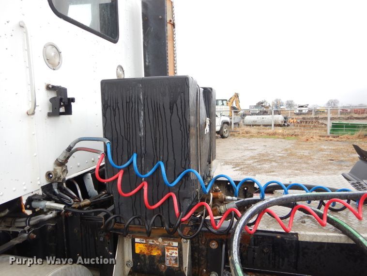 image for item GG9702 1999 Kenworth T800 semi truck