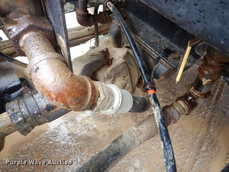 image for item GG9702 1999 Kenworth T800 semi truck