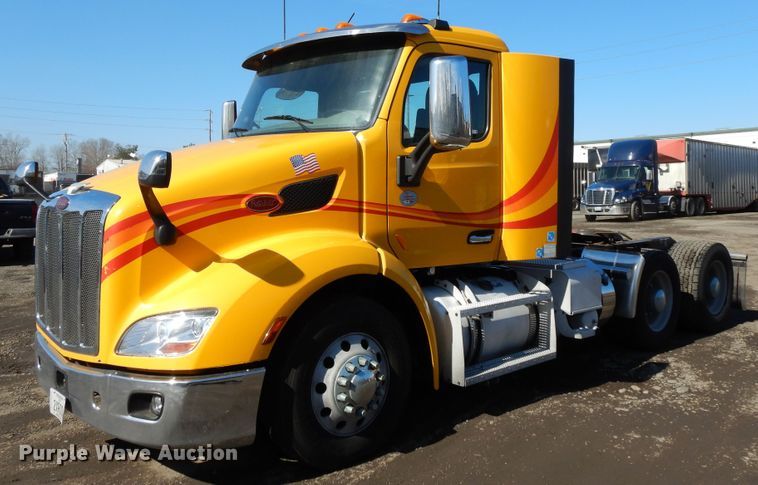 image for item GH9005 2017 Peterbilt 579 semi truck