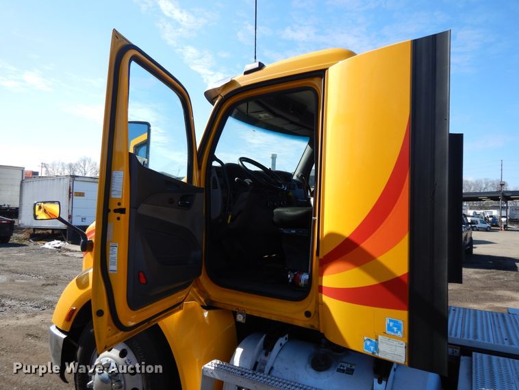 image for item GH9005 2017 Peterbilt 579 semi truck