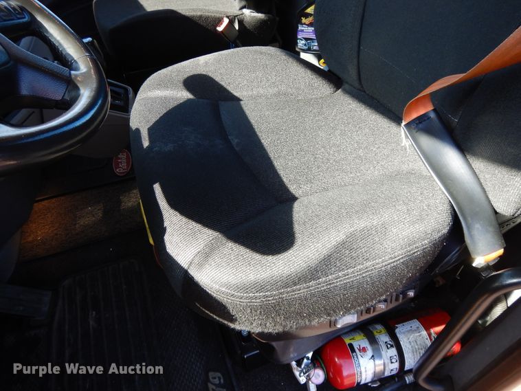 image for item GH9005 2017 Peterbilt 579 semi truck