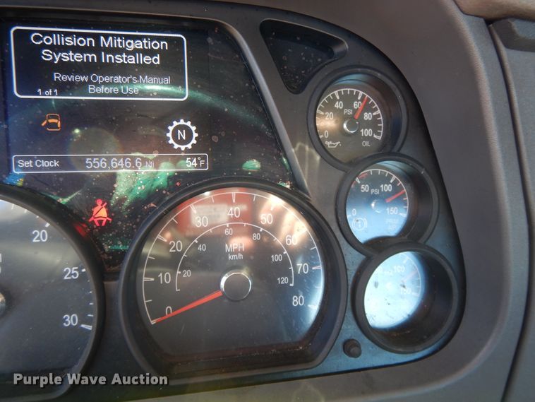 image for item GH9005 2017 Peterbilt 579 semi truck