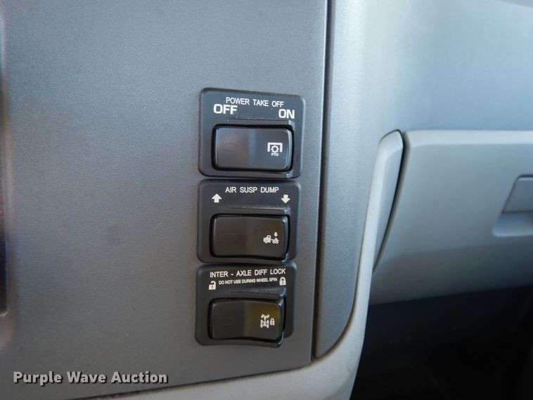 image for item GH9005 2017 Peterbilt 579 semi truck