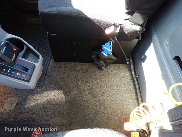 image for item GH9005 2017 Peterbilt 579 semi truck