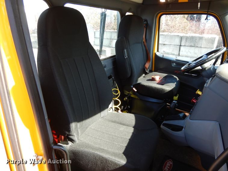 image for item GH9005 2017 Peterbilt 579 semi truck