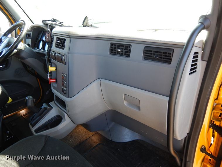 image for item GH9005 2017 Peterbilt 579 semi truck