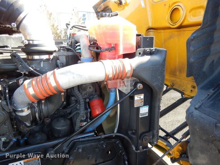 image for item GH9005 2017 Peterbilt 579 semi truck