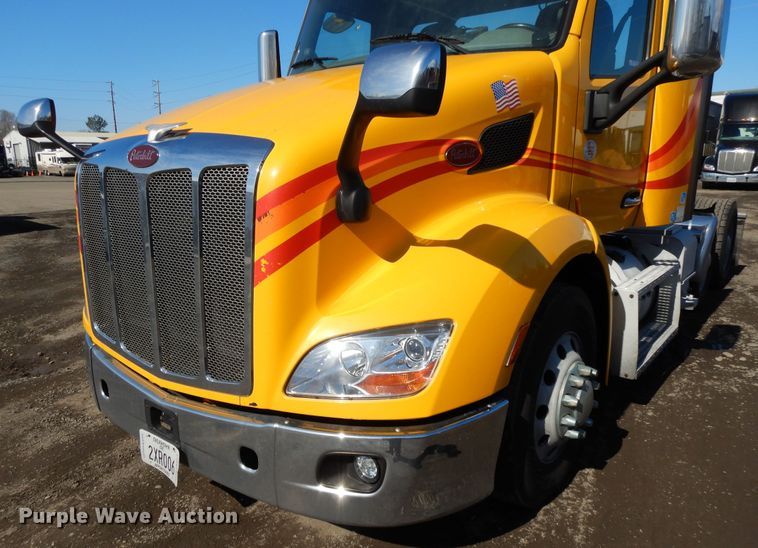 image for item GH9005 2017 Peterbilt 579 semi truck