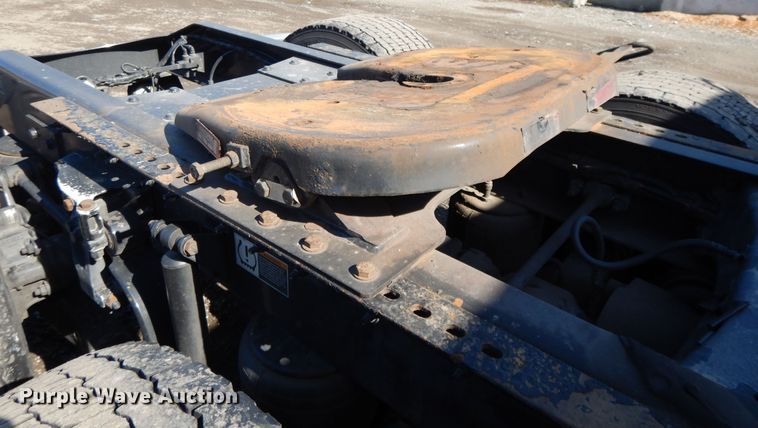 image for item GH9005 2017 Peterbilt 579 semi truck