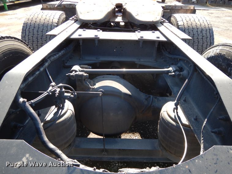 image for item GH9005 2017 Peterbilt 579 semi truck