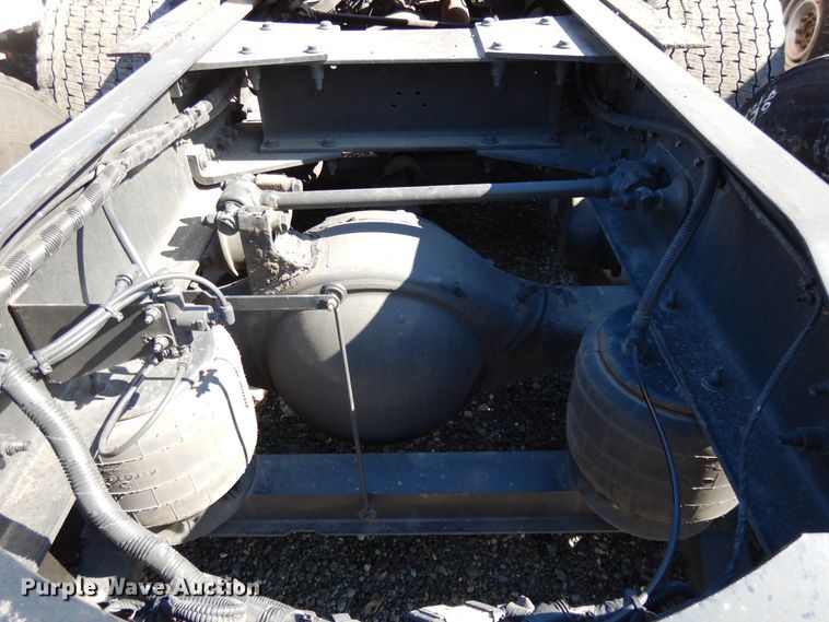 image for item GH9005 2017 Peterbilt 579 semi truck