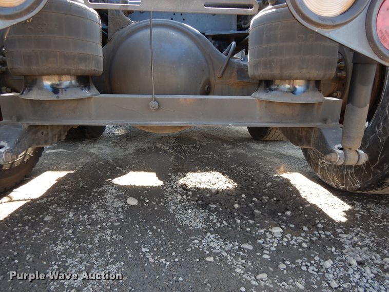 image for item GH9005 2017 Peterbilt 579 semi truck