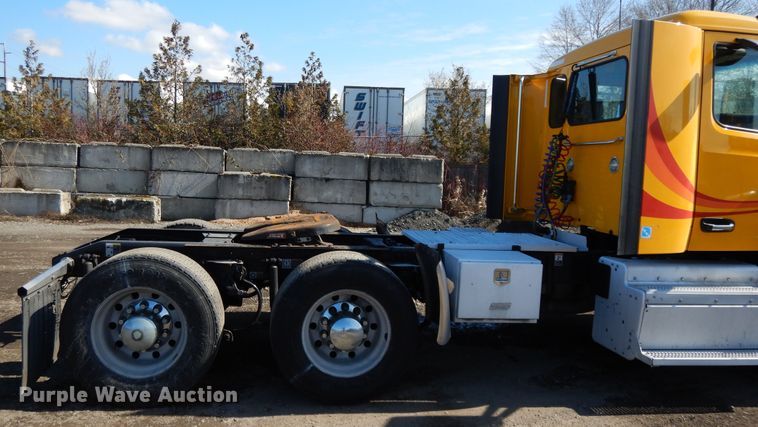 image for item GH9005 2017 Peterbilt 579 semi truck