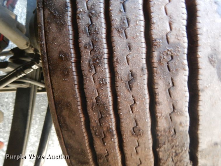 image for item GH9005 2017 Peterbilt 579 semi truck