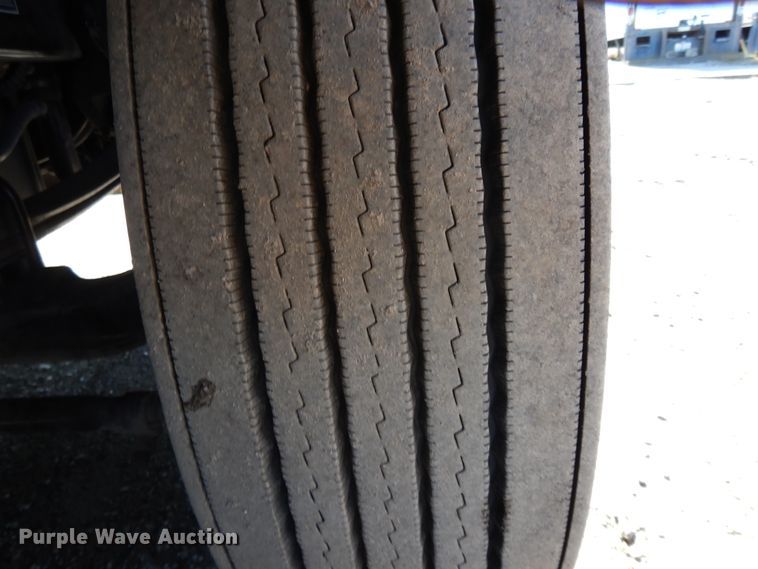 image for item GH9005 2017 Peterbilt 579 semi truck