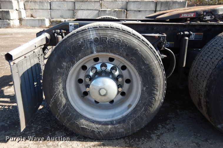 image for item GH9005 2017 Peterbilt 579 semi truck